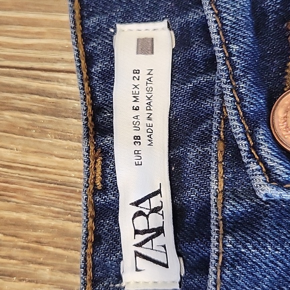 Zara High Rise Jeans - Picture 2 of 4